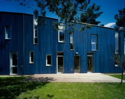 Modrý dům v Klánovicích, boční pohled